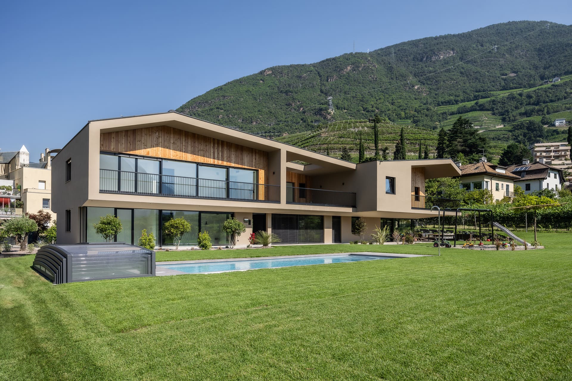 Trianglhof in Bozen - luxuriöse Ferienwohnung mit Garten und Schwimmbad